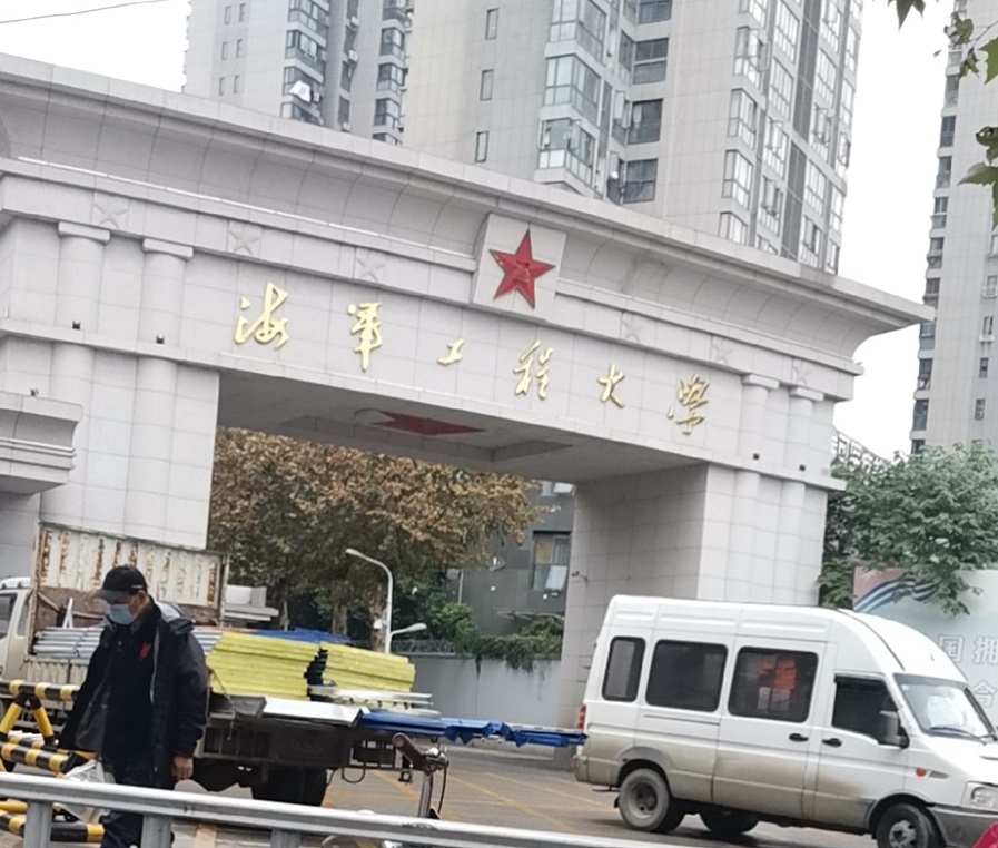 武漢海軍工程大學(xué)采購科飛亞文件柜和課桌椅